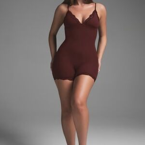 Skims Fits Everybody Lace Triangle Onesie XL